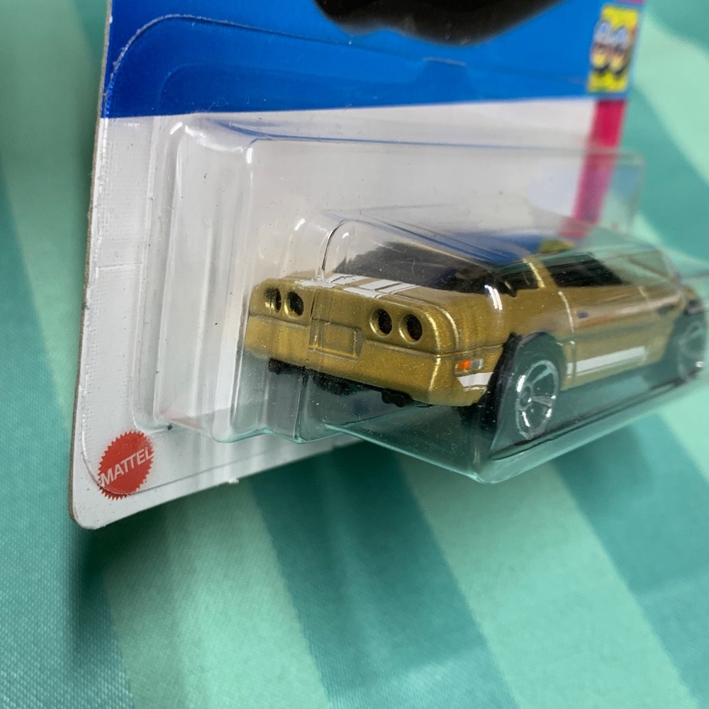 ‘84 Corvette Gold Hot wheel The ‘80s Toy Car - Picture 5 of 8